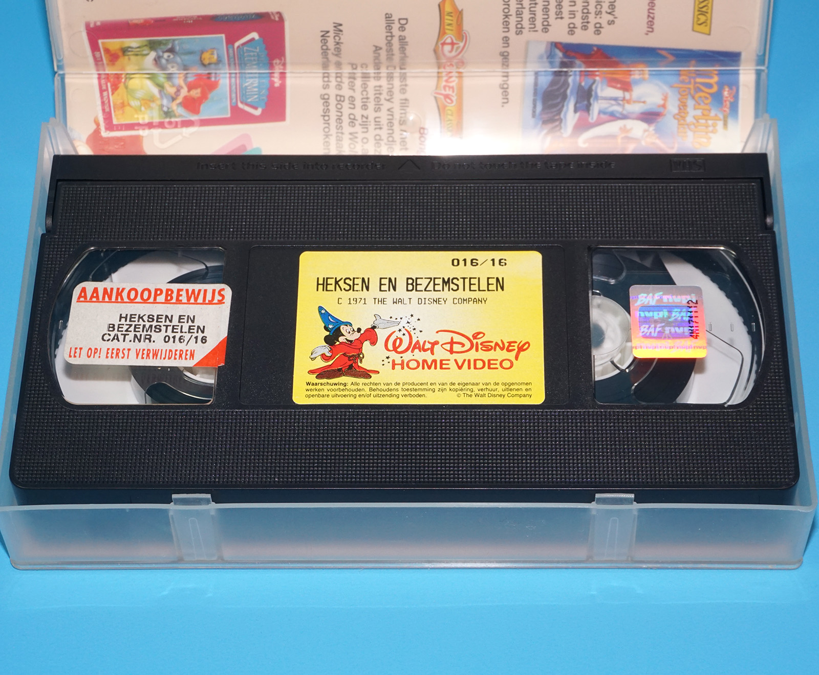 VHS DISNEY CLASSICS BEDKNOBS AND BROOMSTICKS 1971 HEKSEN EN BEZEMSTELEN PAL DUTCH 1991 BENEVISTA HOME ENTERTAINMENT - Image 5