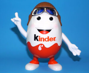 KINDER SURPRISE KINDERINO 10″ AVIATOR PILOT MASCOT FIGURE 2015 FERRERO