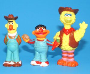 MUPPETS SESAME STREET FARMER BIG BIRD BERT & ERNIE PVC MINI FIGURES 1990 JHP JIM HENSON