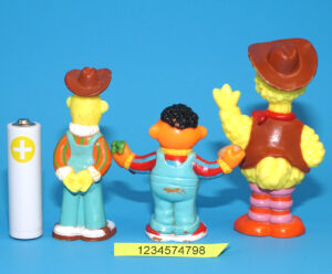 MUPPETS SESAME STREET FARMER BIG BIRD BERT & ERNIE PVC MINI FIGURES 1990 JHP JIM HENSON