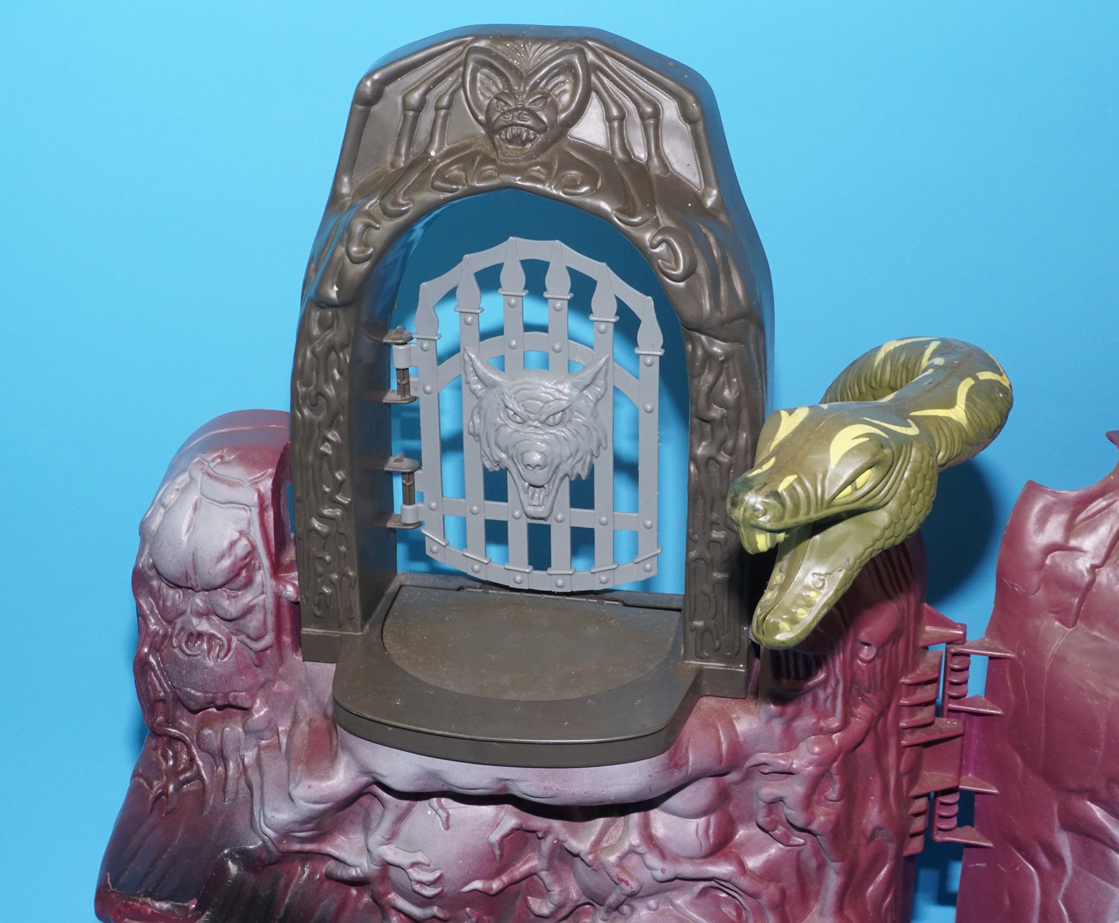 MOTU HE-MAN MASTERS OF THE UNIVERSE SNAKE MOUNTAIN NEAR COMPLETE USA COO 1984 MATTEL WORKS! - Image 3