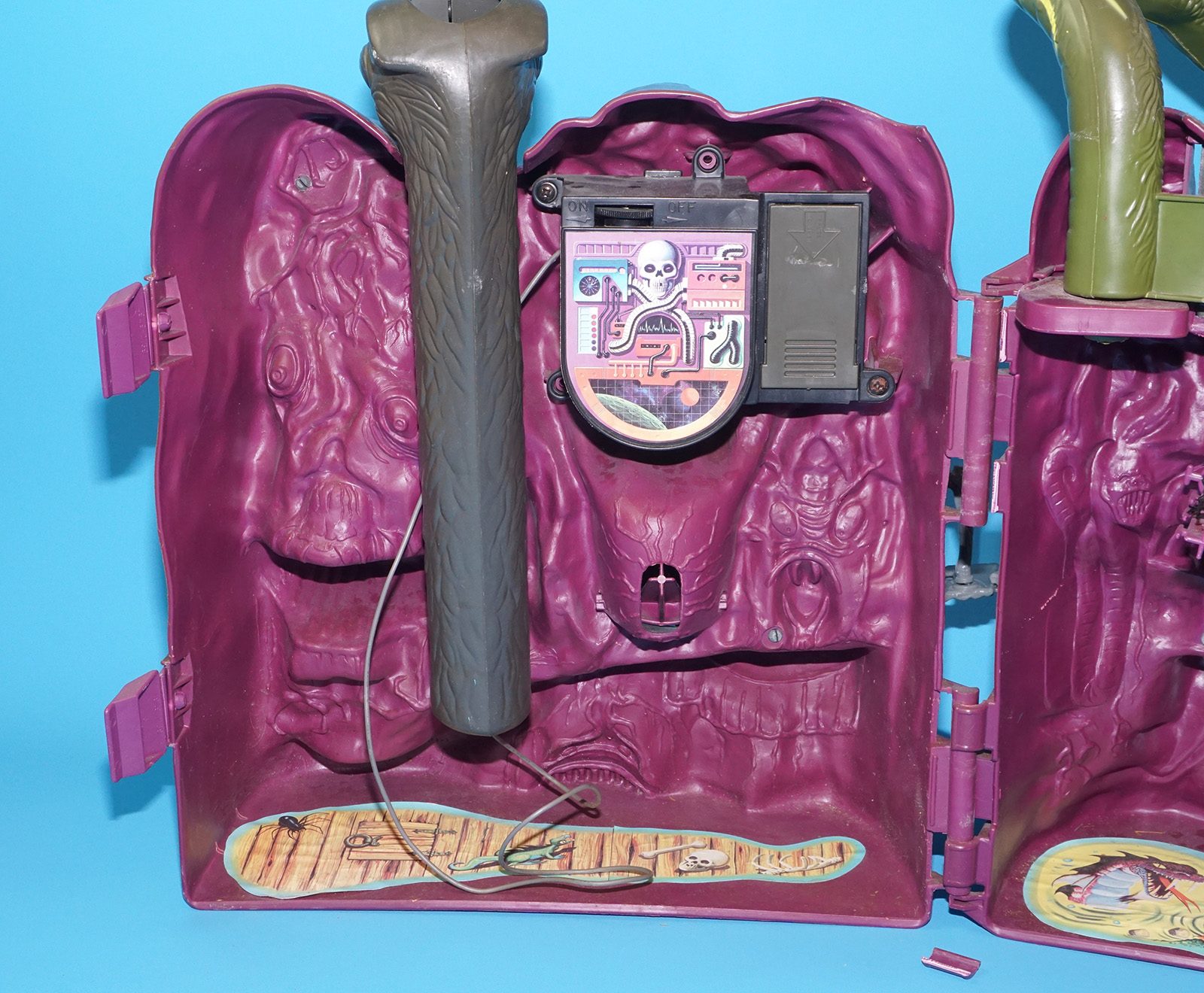 MOTU HE-MAN MASTERS OF THE UNIVERSE SNAKE MOUNTAIN NEAR COMPLETE USA COO 1984 MATTEL WORKS! - Image 9