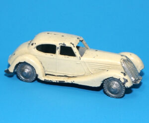 BRITAINS LILLIPUT LV602 SALOON CAR SOLID PLASTIC WHEELS 1950 BRITAINS LTD ENGLAND