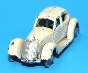 BRITAINS LILLIPUT LV602 SALOON CAR SOLID PLASTIC WHEELS 1950 BRITAINS LTD ENGLAND