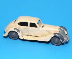 BRITAINS LILLIPUT LV602 SALOON CAR SOLID PLASTIC WHEELS 1950 BRITAINS LTD ENGLAND