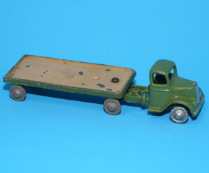 BRITAINS LILLIPUT LV603 ARTICULATED LORRY SOLID PLASTIC WHEELS PVC TYRES 1950 BRITAINS LTD ENGLAND