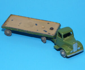 BRITAINS LILLIPUT LV603 ARTICULATED LORRY SOLID PLASTIC WHEELS PVC TYRES 1950 BRITAINS LTD ENGLAND