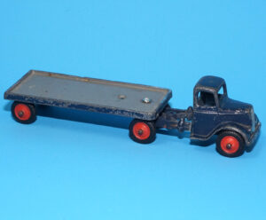 BRITAINS LILLIPUT LV603 ARTICULATED LORRY PLASTIC HUBS PVC TYRES 1956 BRITAINS LTD ENGLAND