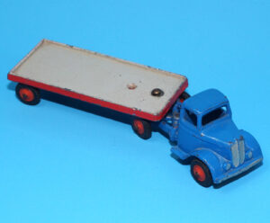 BRITAINS LILLIPUT LV603 ARTICULATED LORRY PLASTIC HUBS PVC TYRES 1956 BRITAINS LTD ENGLAND