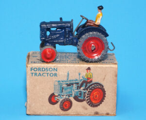 BRITAINS LILLIPUT LV604 FORDSO TRACTOR & DRIVER IN ORIGINAL BOX 1946 BRITAINS LTD ENGLAND READ