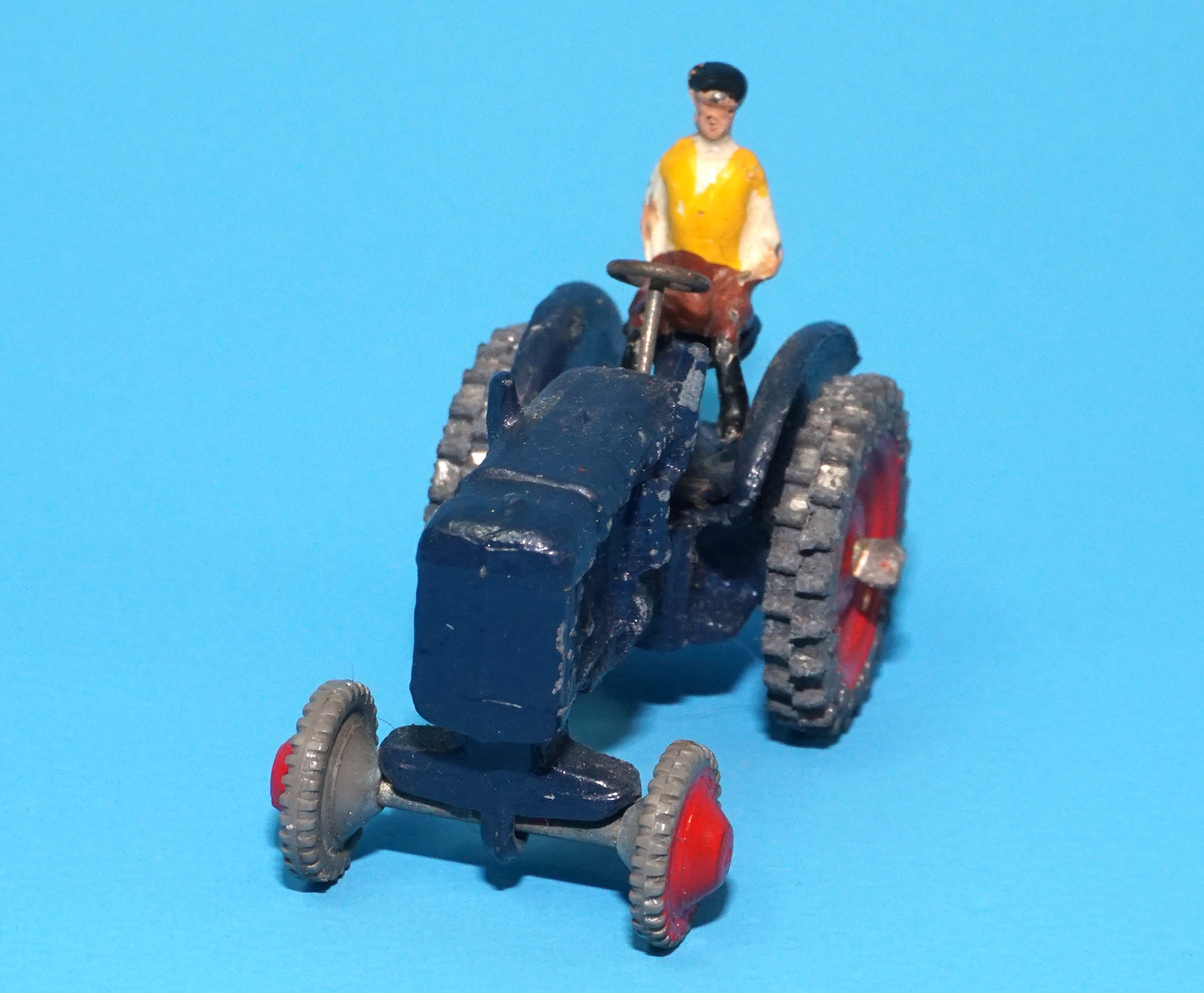 BRITAINS LILLIPUT LV604 FORDSO TRACTOR & DRIVER IN ORIGINAL BOX 1946 BRITAINS LTD ENGLAND READ - Image 4