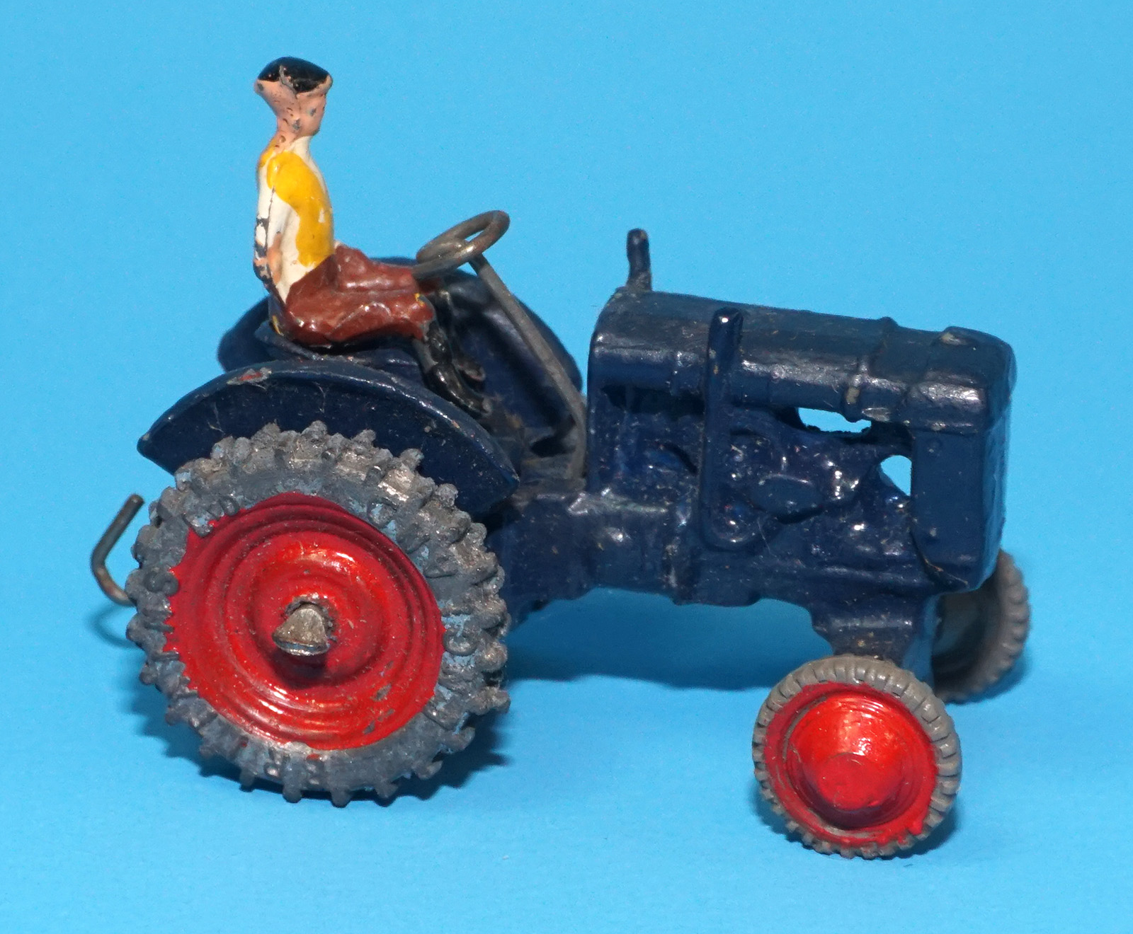 BRITAINS LILLIPUT LV604 FORDSO TRACTOR & DRIVER IN ORIGINAL BOX 1946 BRITAINS LTD ENGLAND READ - Image 5