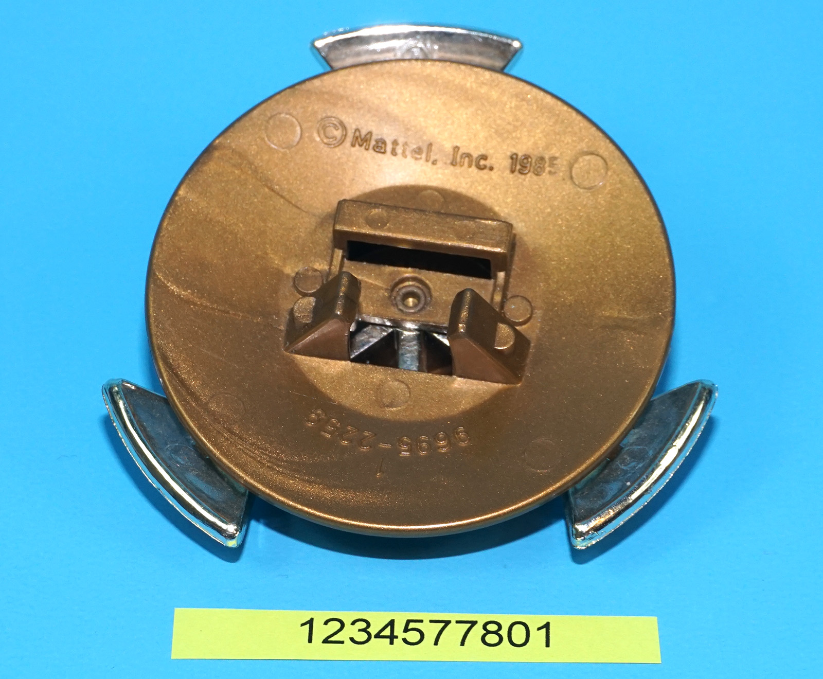 MOTU HE-MAN MASTERS OF THE UNIVERSE ORIGINAL SPARE PART FLYING FISTS HE-MAN SPINNING SHIELD 1985 MATTEL - Image 3