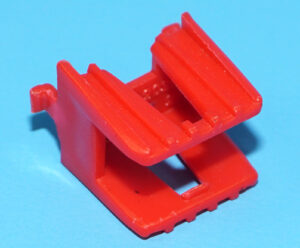 MOTU HE-MAN MASTERS OF THE UNIVERSE ORIGINAL SPARE PART FLYING FISTS HE-MAN RED ACCESSORY CLIP 1985 MATTEL