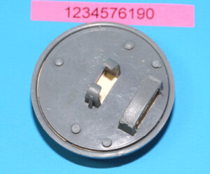 MOTU HE-MAN MASTERS OF THE UNIVERSE ORIGINAL SPARE PART HE-MAN SHIELD FRANCE COO 1981 MATTEL