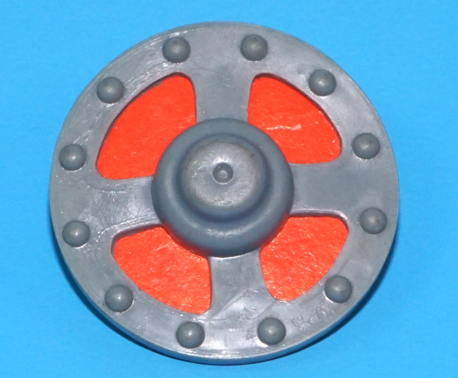 MOTU HE-MAN MASTERS OF THE UNIVERSE ORIGINAL SPARE PART HE-MAN SHIELD TAIWAN 1981 MATTEL