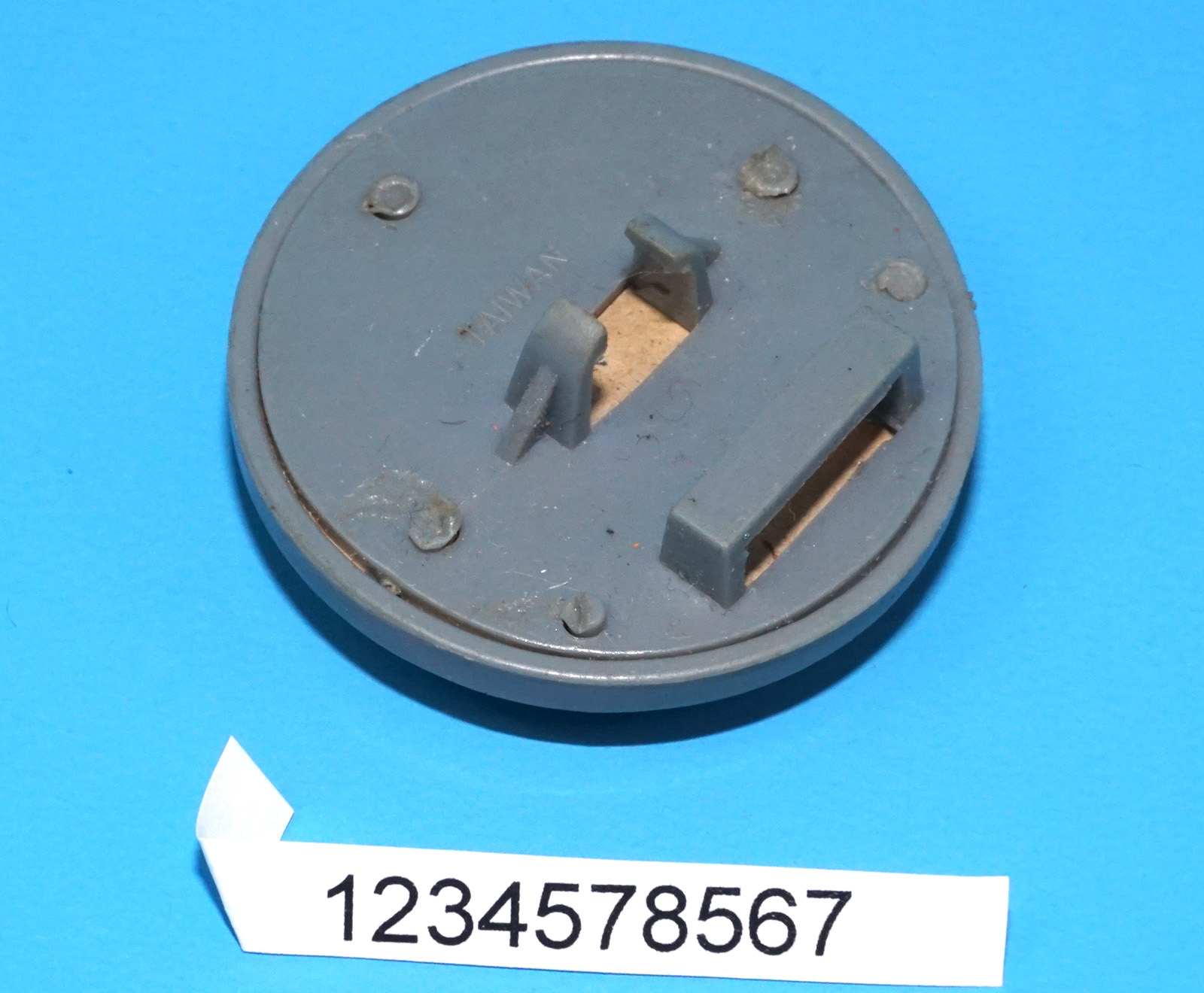 MOTU HE-MAN MASTERS OF THE UNIVERSE ORIGINAL SPARE PART HE-MAN SHIELD TAIWAN 1981 MATTEL - Image 2