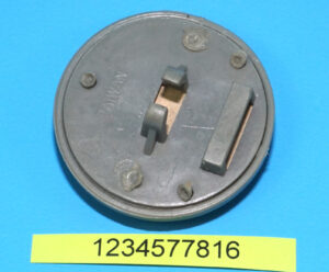 MOTU HE-MAN MASTERS OF THE UNIVERSE ORIGINAL SPARE PART HE-MAN SHIELD TAIWAN 1981 MATTEL