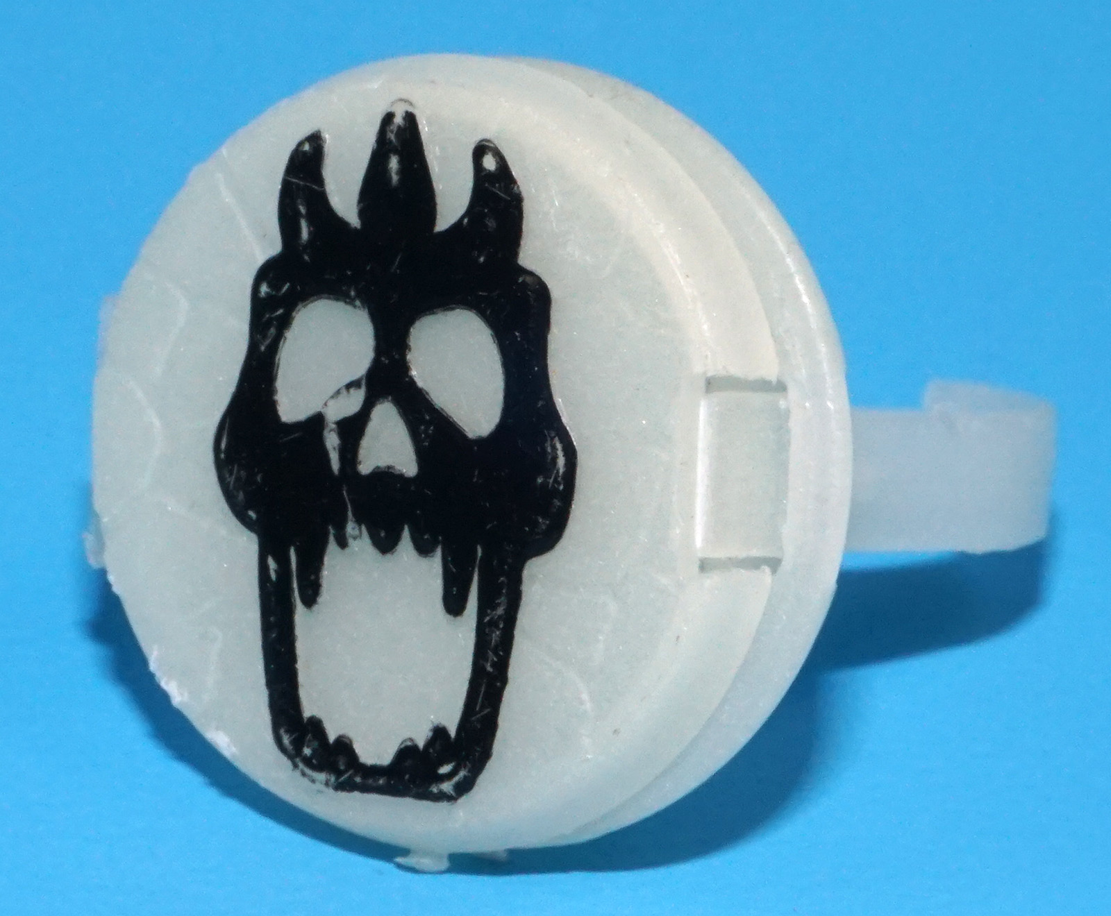 MOTU HE-MAN MASTERS OF THE UNIVERSE ORIGINAL SPARE PART TRAP JAW GLOW IN THE DARK SKULL RING NO COO FRANCE 1983 MATTEL - Image 2