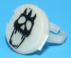 MOTU HE-MAN MASTERS OF THE UNIVERSE ORIGINAL SPARE PART TRAP JAW GLOW IN THE DARK SKULL RING MALAYSIA 1983 MATTEL
