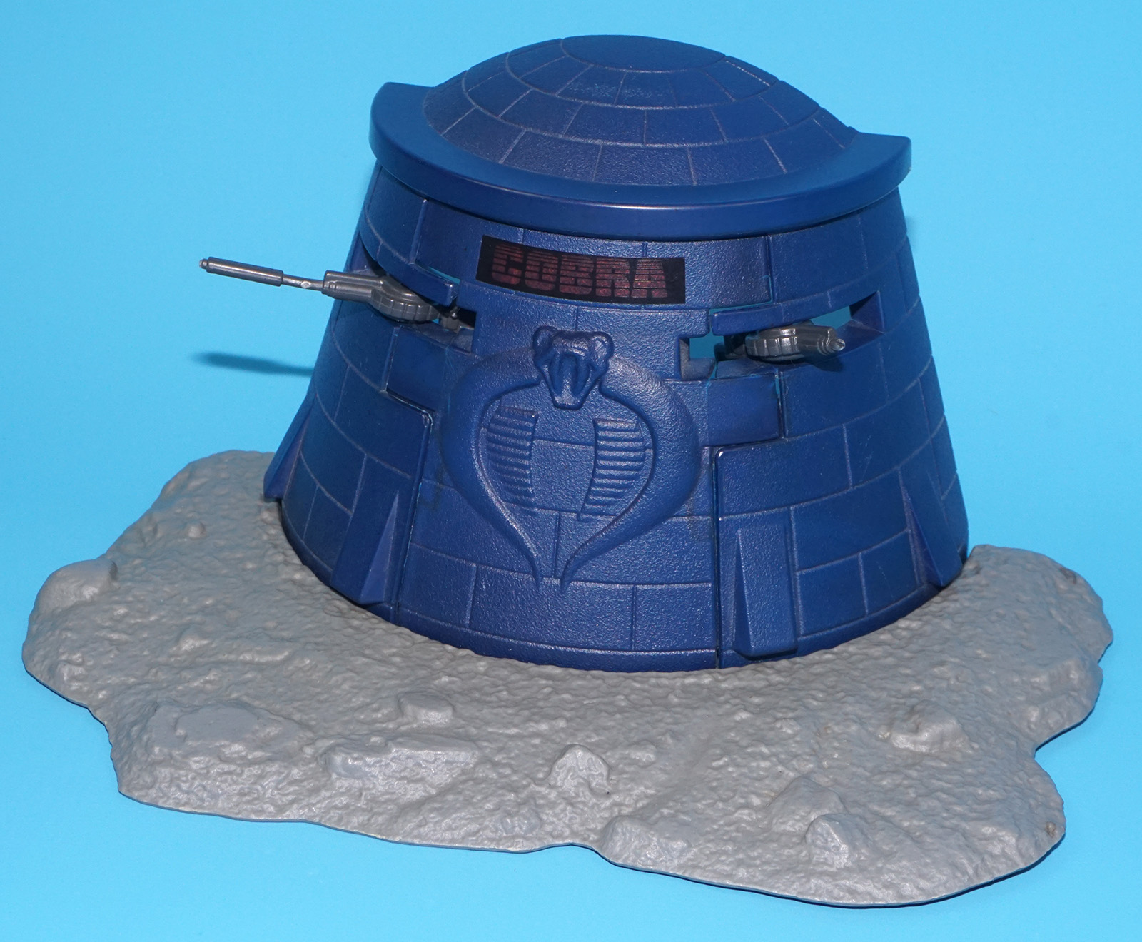 1985 GI JOE COBRA BUNKER NEAR COMPLETE HASBRO - Image 2