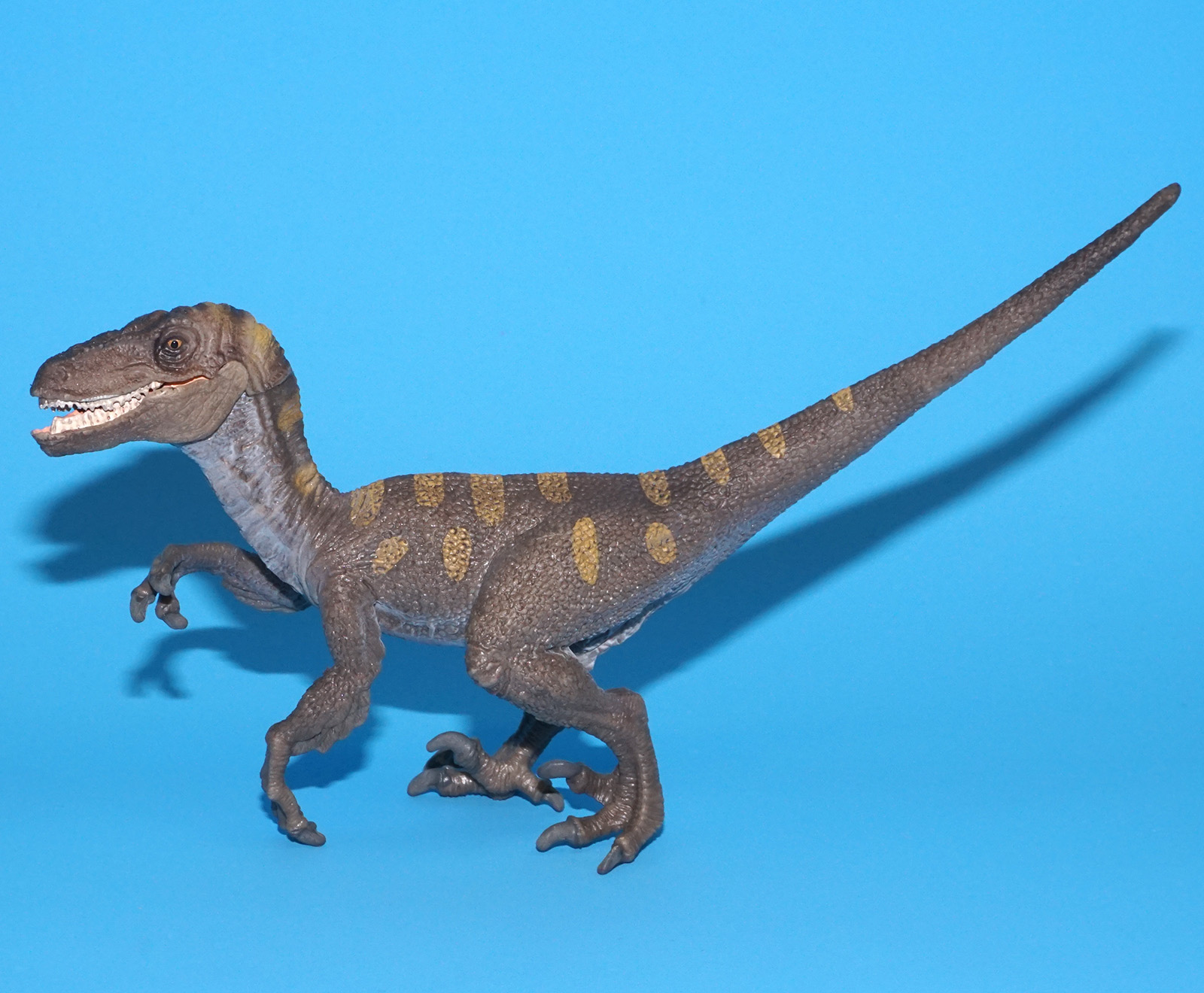 SCHLEICH PREHISTORIC DINOSAUR VELOCIRAPTOR 14524 2011 GERMANY - Image 2
