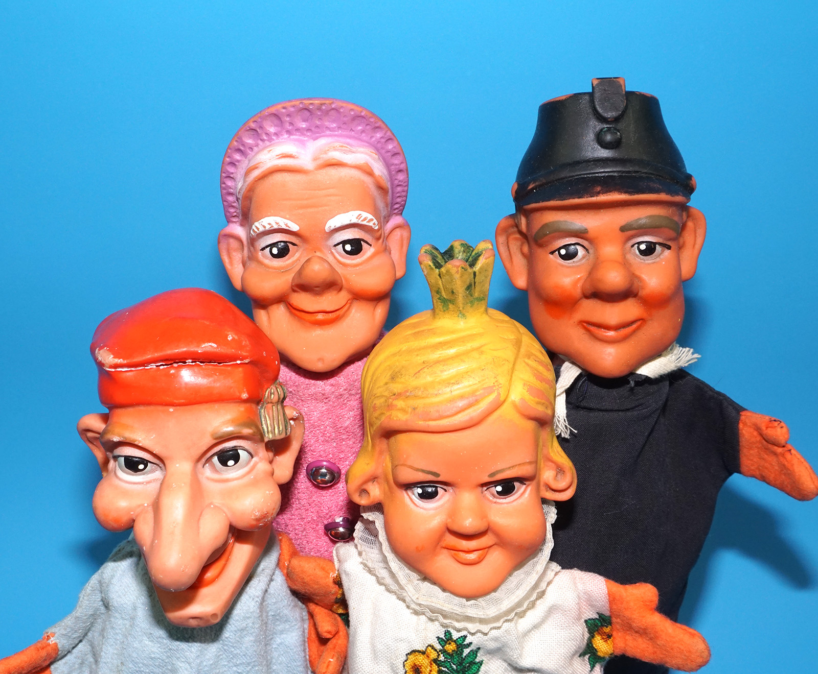 PUNCH & JUDY VINTAGE HAND PUPPET LOT (4) 1960s GERMANY RUBBER SOFT VINYL HEAD - Image 2