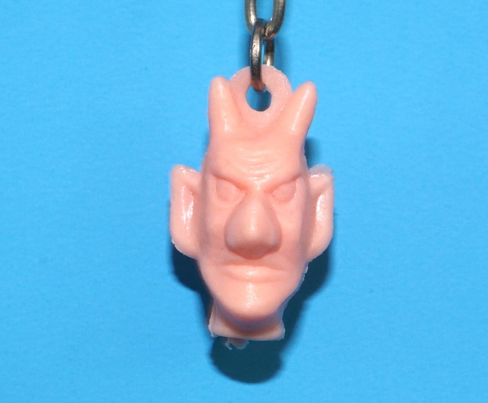 HORROR HEAD DEVIL NOVELTY KEYRING KEYCHAIN LOT HORNHEAD SATAN HORNS 1960s HOLLAND - Image 3