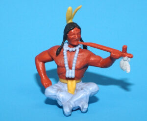TIMPO TOYS SWOPPETS WESTERN SERIES NATIVE AMERICAN INDIAN SITTING SMOKING PIPE 1960s ENGLAND