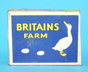 BRITAINS LEAD FARM No. 5033 1 BLACKSMITH, 1 ANVIL, 1 COB IN ORIGINAL BOX 1950s