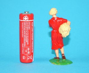ELASTOLIN FARM SERIES GIRL CARRYING WHEAT SHEATHS 1/32 SCALE 54MM 1960s GERMANY