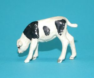 BRITAINS FARM H1548 CALF FEEDING BLACK & WHITE 1950s HERALD ENGLAND