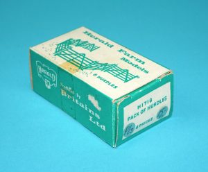 BRITAINS FARM No 1718 H1718 PACK OF HURDLES MIB ORIGINAL BOX 1960s ENGLAND