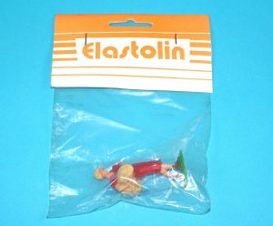 ELASTOLIN FARM SERIES GIRL CARRYING WHEAT SHEATHS 1/32 SCALE 54MM 1960s GERMANY