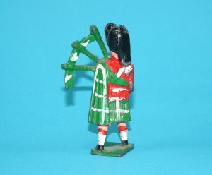 JOHILLCO LEAD TOY SOLDIERS SCOTTISH BAGPIPER 1/32 SCALE 1940s JOHN HILL & CO