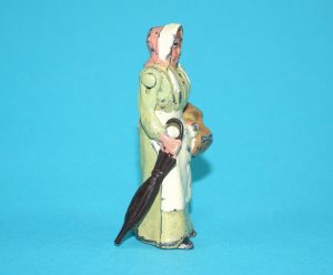 BRITAINS LEAD FARM No. 502 FARMER’S WIFE WITH BASKET AND UMBRELLA 1940s ENGLAND
