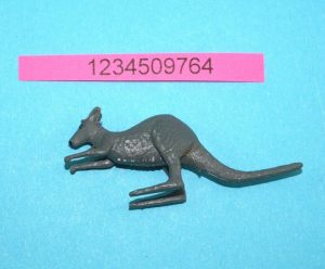 BRITAINS ZOO #1371 BABY KANGAROO 1960s ENGLAND