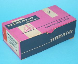 BRITAINS H227 EYES RIGHT SCOTS GUARDS COLOUR BEARER TRADE BOX COUNTER PACK 4/6