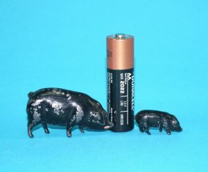 BRITAINS LEAD FARM No 514 PIG FEEDING & 546 PIGLET 1930s ENGLAND