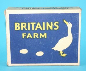 BRITAINS LEAD FARM No. 5004 1 BULL (WALKING) IN ORIGINAL BOX 1950s ENGLAND