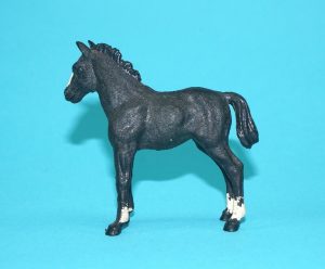 BRITAINS FARM #2122 H1504 H2122 COLT STANDING 1960s HERALD ENGLAND