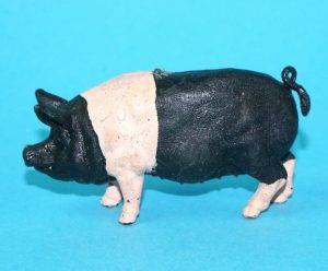 BRITAINS FARM #2172 H1564 H2172 SADDLEBACK PIG SOW 1950s HERALD ENGLAND